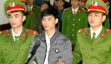 Nov. 2017: A Ha Tinh court added Nguyen Van Hoa’s name to the long list of persecuted bloggers at the end a trial lasting just two and a half hours, sentencing him to seven years in prison followed by three years of house arrest on a charge of “disseminating propaganda against the state” under article 88 of Vietnam’s penal code.