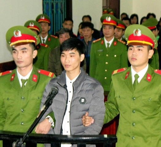 Nov. 2017: A Ha Tinh court added Nguyen Van Hoa’s name to the long list of persecuted bloggers at the end a trial lasting just two and a half hours, sentencing him to seven years in prison followed by three years of house arrest on a charge of “disseminating propaganda against the state” under article 88 of Vietnam’s penal code.